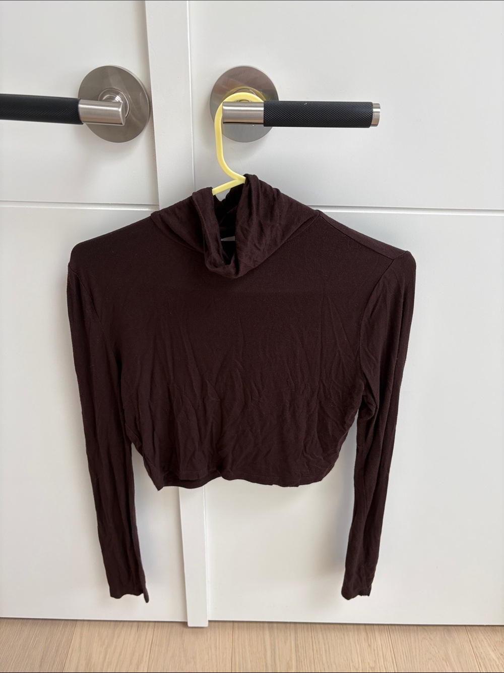 Women's Cropped Long-Sleeve Top Dark Brown